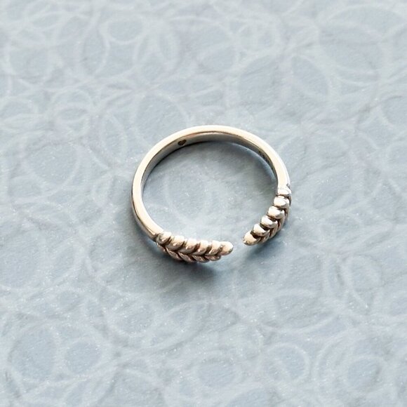 Pandora Silver Leaf Ring Size 8 | Nature-Inspired Sterling Open Band - Picture 5 of 6